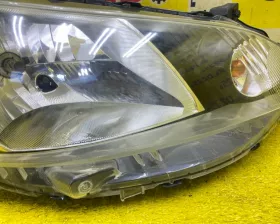 Фара Nissan