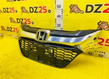 Решетка радиатора HONDA VEZEL 2014/Цвет NH821M 71121T7B00 RU4 LEB, передняя