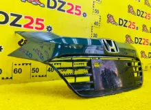 Решетка радиатора HONDA VEZEL 2014/Цвет NH788P 71121T7B00 RU4 LEB, передняя