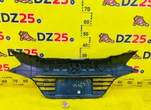 Решетка радиатора HONDA VEZEL 2014/Цвет NH788P 71121T7B00 RU4 LEB, передняя