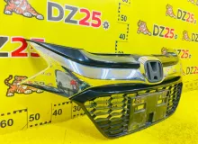 Решетка радиатора HONDA VEZEL 2014/Цвет NH731P 71121T7B00 RU3 LEB, передняя