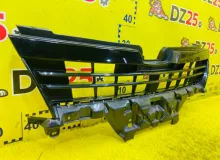Решетка радиатора TOYOTA VOXY 2014/Цвет 202 5311128680 ZWR80G 2ZRFXE, передняя