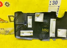 Пластиковая крышка на двс TOYOTA PRIUS 2019/Цвет 1F7 1260137010 ZVW51 2ZRFXE, передняя