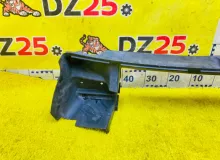 Дефлектор радиатора Land Rover RANGE ROVER 2005/Цвет 697 PDB500400 L322 428PS, передний Дефлектор радиатора Land Rover RANGE ROVER 2005/Цвет 697 PDB500400 L322 428PS, передний