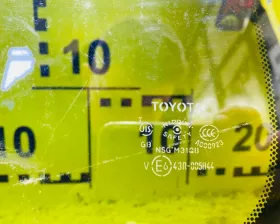 Стекло собачника Toyota