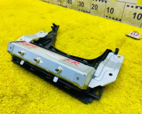 Подушка безопасности для колен Mitsubishi