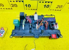 Блок предохранителей Land Rover RANGE ROVER 2005/Цвет 697 YQE500240 L322 428PS, передний