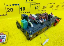 Блок предохранителей Land Rover RANGE ROVER 2005/Цвет 697 YQE500240 L322 428PS, передний