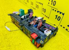 Блок предохранителей Land Rover RANGE ROVER 2005/Цвет 697 YQE500240 L322 428PS, передний