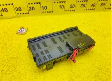 Блок предохранителей Land Rover RANGE ROVER 2005/Цвет 697 YQE500240 L322 428PS, передний