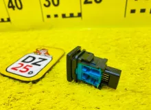 Кнопка включения обогрева стекла TOYOTA VOXY 2014/Цвет 1F7 8487135010 ZWR80G 2ZRFXE, передняя