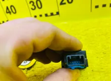 Кнопка включения обогрева стекла TOYOTA VOXY 2014/Цвет 1F7 8487135010 ZWR80G 2ZRFXE, передняя