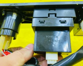 Кнопка включения подогрева сидений TOYOTA
