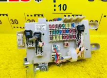 Блок предохранителей TOYOTA LAND CRUISER PRADO 2006/Цвет 070 8274135110 TRJ120W 2TRFE, передний