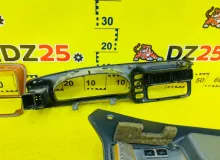 Консоль магнитофона SUZUKI ESCUDO/PROCEED LEVANTE 1998/Цвет 26U 1A505521000 TJ32W/TD32W RFTE, передний
