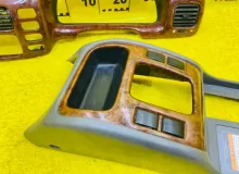 Консоль магнитофона SUZUKI ESCUDO/PROCEED LEVANTE 1998/Цвет 26U 1A505521000 TJ32W/TD32W RFTE, передний