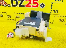 Блок предохранителей TOYOTA HARRIER 2014/Цвет 070 8273048N00 AVU65W 2ARFXE, передний