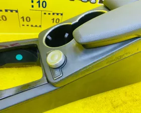 Бардачок между сиденьями Mercedes-Benz