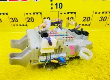 Блок предохранителей TOYOTA PRIUS 2016/Цвет 070 8273047530 ZVW50 2ZRFXE, передний