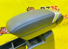 Бардачок между сиденьями HONDA FIT 2014/Цвет NH731P 83452T5C003ZA GP5 LEB, передний