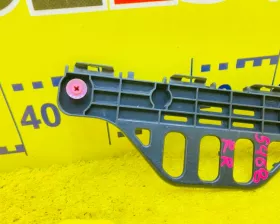 Крепление бампера Toyota