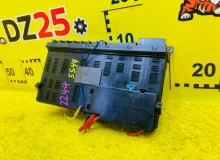 Блок предохранителей Land Rover RANGE ROVER 2006/Цвет 697 YQE500090 L322 448PN, передний