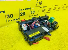 Блок предохранителей Land Rover RANGE ROVER 2006/Цвет 697 YQE500090 L322 448PN, передний