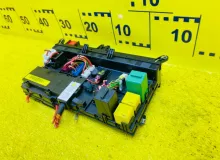 Блок предохранителей Land Rover RANGE ROVER 2006/Цвет 697 YQE500090 L322 448PN, передний