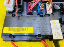 Блок предохранителей Land Rover RANGE ROVER 2006/Цвет 697 YQE500090 L322 448PN, передний