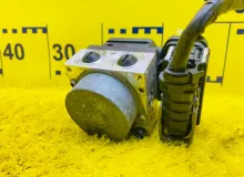 Блок abs TOYOTA PRIUS 2019/Цвет 1F7 11304041030 ZVW51 2ZRFXE, передний