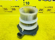Мотор печки TOYOTA PRIUS 2019/Цвет 1F7 8710358070 ZVW51 2ZRFXE, передний