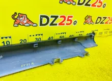 Накладка на порог HONDA VEZEL 2014/Цвет NH731P 71800T5B00 RU3 LEB, передняя правая