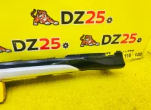 Накладка на порог HONDA VEZEL 2014/Цвет NH731P 71800T5B00 RU3 LEB, передняя правая