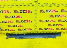 Накладка на порог HONDA VEZEL 2014/Цвет NH731P 71800T5B00 RU3 LEB, передняя правая