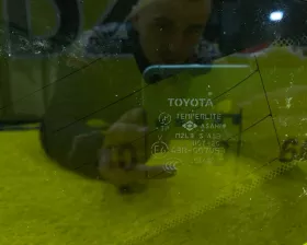 Стекло собачника TOYOTA