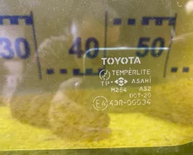 Стекло собачника Toyota