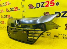 Решетка радиатора HONDA VEZEL 2014/Цвет NH821M 71121T7B00 RU3 LEB, передняя