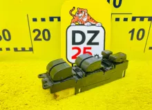 Блок управления стеклоподъемниками TOYOTA LAND CRUISER 1993/Цвет 6M1 8482022310 FZJ80G 1FZFE, передний правый
