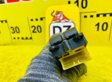 Блок управления стеклоподъемниками TOYOTA LAND CRUISER 1993/Цвет 6M1 8482022310 FZJ80G 1FZFE, передний правый