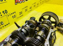 Головка блока цилиндров TOYOTA LAND CRUISER PRADO 2002/Цвет 070 1110169136 VZJ120W 5VZFE, передняя левая