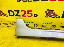 Накладка на порог HONDA FIT 2014/Цвет NH823M 71800T5B00 GP5 LEB, передняя правая