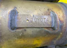 Катализатор TOYOTA HARRIER 2014/Цвет 220 2505136120 AVU65W 2ARFXE, передний