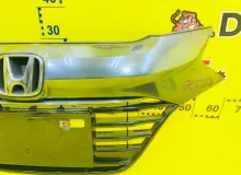 Решетка радиатора HONDA VEZEL 2014/Цвет NH731P 71121T7B00 RU3 LEB, передняя