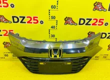 Решетка радиатора HONDA VEZEL 2014/Цвет NH731P 71121T7B00 RU3 LEB, передняя