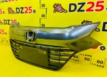 Решетка радиатора HONDA VEZEL 2014/Цвет NH731P 71121T7B00 RU3 LEB, передняя