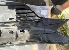 Крепление решетки радиатора HONDA VEZEL 2014/Цвет NH823M 71150T7A000 RU3 LEB, переднее