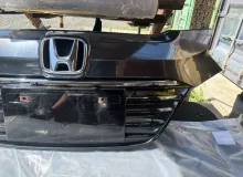 Крепление решетки радиатора HONDA VEZEL 2014/Цвет NH823M 71150T7A000 RU3 LEB, переднее