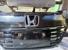 Крепление решетки радиатора HONDA VEZEL 2014/Цвет NH823M 71150T7A000 RU3 LEB, переднее