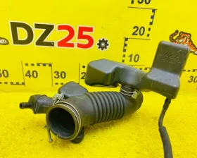 Патрубок воздушного фильтра TOYOTA
