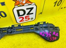 Крепление бампера LEXUS CT200H 2010/Цвет 4V3 5257576010 ZWA10 2ZRFXE, заднее правое